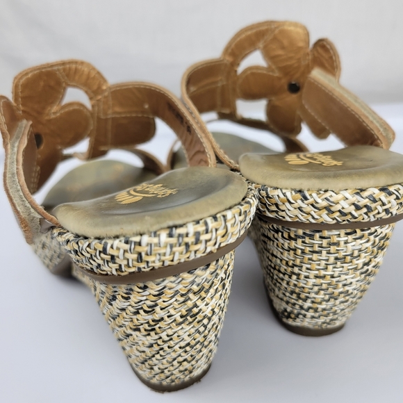 L'Artiste by Spring Step Floral Fugate Wedges - Picture 6 of 11